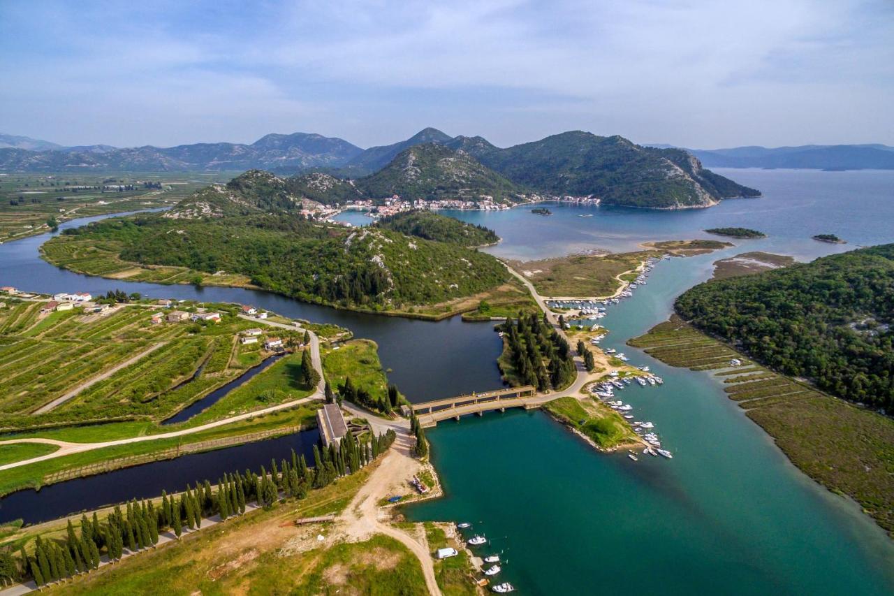 Apartments By The Sea Blace, Neretva Delta - Usce Neretve - 16068 Kültér fotó