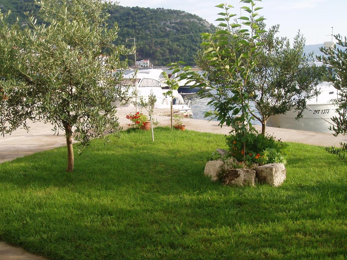 Apartments By The Sea Blace, Neretva Delta - Usce Neretve - 16068 Kültér fotó